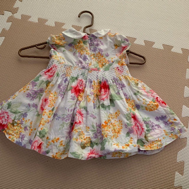 babyGAP(ベビーギャップ)のbaby GAP 花柄ワンピース 70センチ キッズ/ベビー/マタニティのベビー服(~85cm)(ワンピース)の商品写真