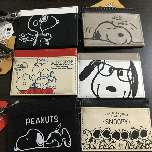 SNOOPY(スヌーピー)のスヌーピー⭐︎コイル付き★パスケース((各種・全6種)) レディースのファッション小物(パスケース/IDカードホルダー)の商品写真