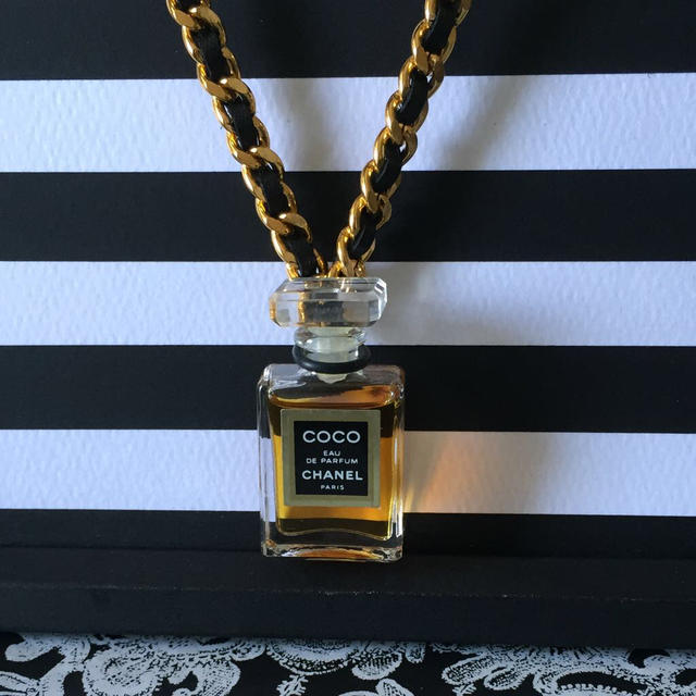 CHANEL(シャネル)の✝CHANEL香水ネックレス✝ レディースのアクセサリー(ネックレス)の商品写真