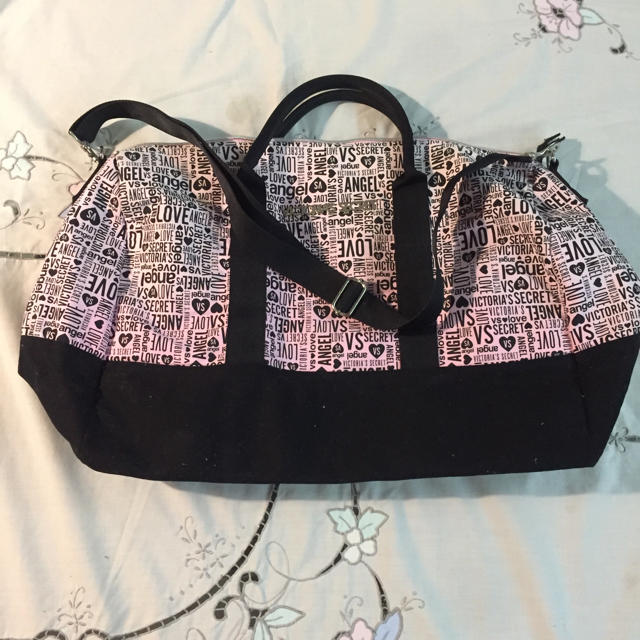 Victoria's Secret(ヴィクトリアズシークレット)の❤️りれりら様 専用 新品未使用 ビクトリアシークレット ボストンバッグ レディースのバッグ(ボストンバッグ)の商品写真