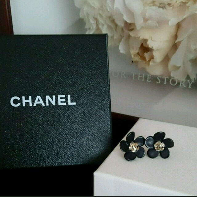 CHANEL(シャネル)の再出品♥CHANEL フラワーピアス✨ レディースのアクセサリー(ピアス)の商品写真