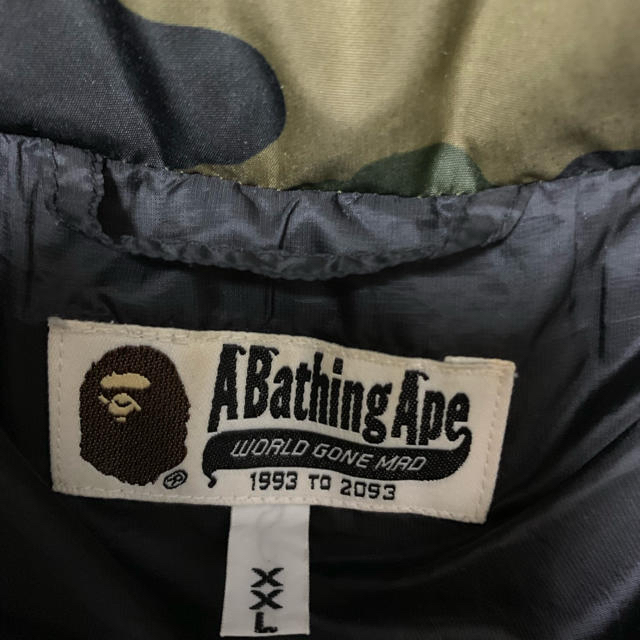 A BATHING APE(アベイシングエイプ)の激安XXLサイズ！ BAPEファーストカモフードダウンジャケット緑迷彩2XL メンズのジャケット/アウター(ダウンジャケット)の商品写真