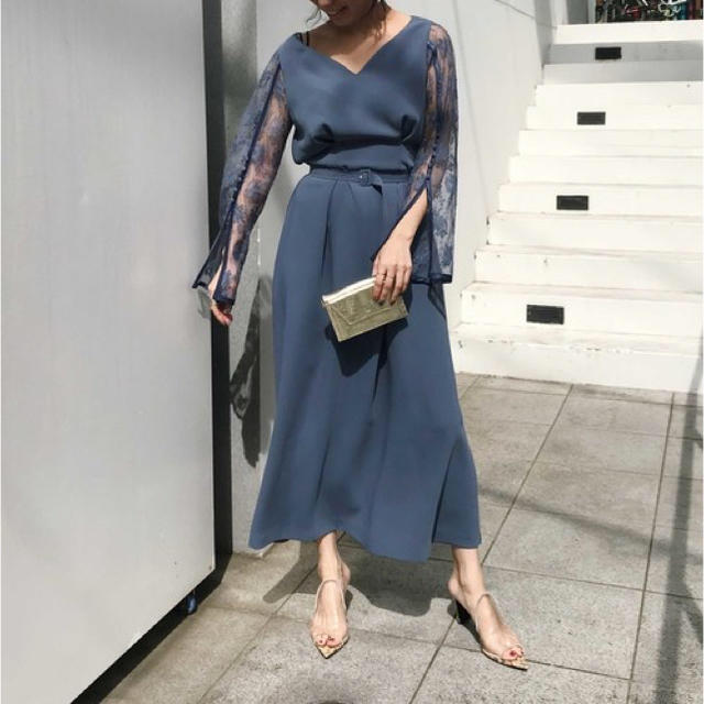 Ameri VINTAGE(アメリヴィンテージ)のAmeri LACE SLEEVE REFINED DRESS  レディースのワンピース(ロングワンピース/マキシワンピース)の商品写真