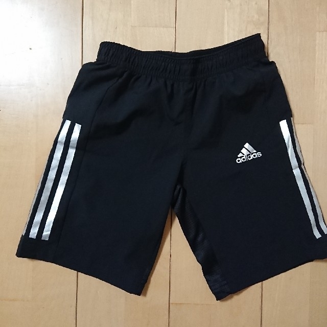 adidas(アディダス)のアディダス ショートパンツ 130 キッズ/ベビー/マタニティのキッズ服男の子用(90cm~)(パンツ/スパッツ)の商品写真