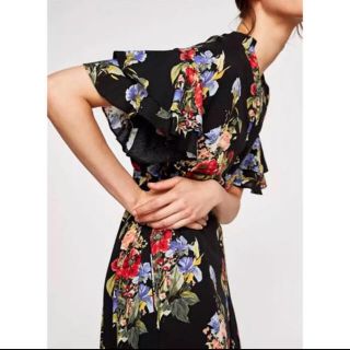 ザラ(ZARA)のZARA花柄ワンピース(ひざ丈ワンピース)