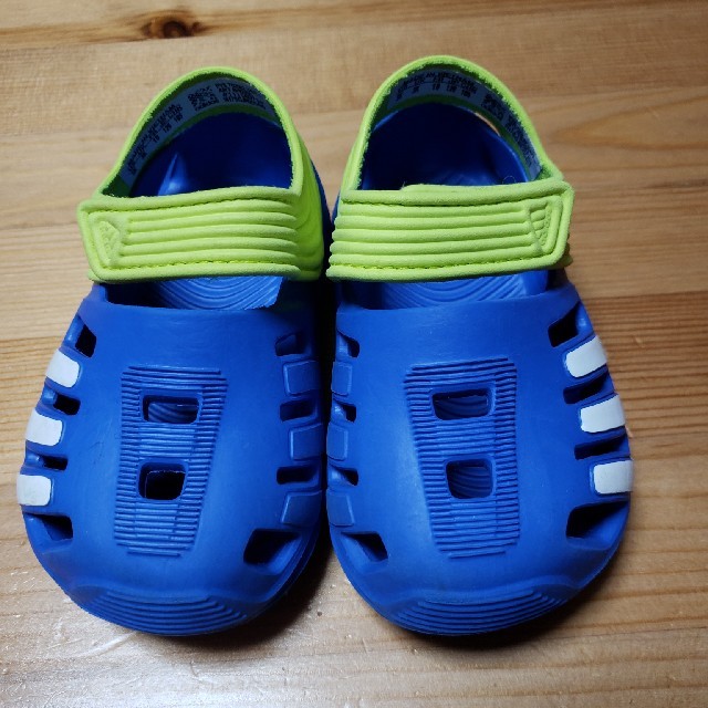 adidas(アディダス)のアディダス キッズ/ベビー/マタニティのベビー靴/シューズ(~14cm)(サンダル)の商品写真