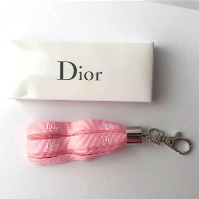Dior(ディオール)の【新品未使用】 Dior フリンジチャーム タッセル ピンク ハンドメイドのファッション小物(バッグチャーム)の商品写真