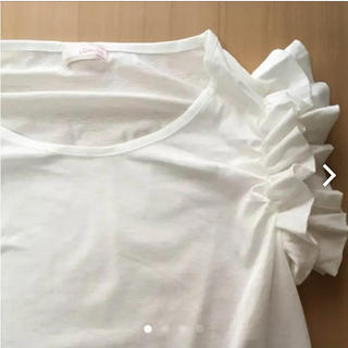 ローヴス(LOAVES)の白 袖フリル トップス(Tシャツ(半袖/袖なし))