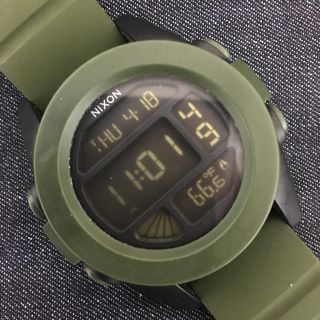 ニクソン(NIXON)のnixon   the unit 4/30までこの価格です。(腕時計(デジタル))