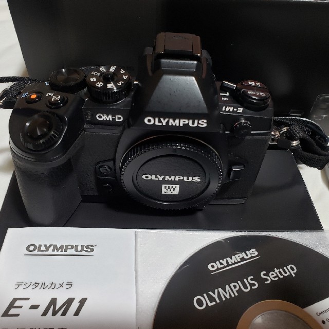 OLYMPUS(オリンパス)のOLYMPUS OM-D E-M1 予備バッテリー付き スマホ/家電/カメラのカメラ(ミラーレス一眼)の商品写真