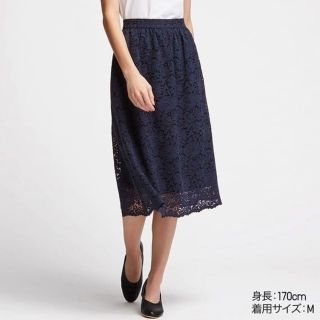 ユニクロ(UNIQLO)の新品タグ付♪ユニクロレースギャザースカート　Mサイズ　ネイビー(ひざ丈スカート)