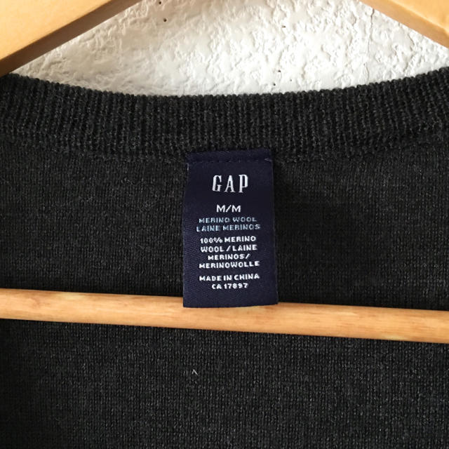 GAP(ギャップ)の令和記念セール 美品 GAP ギャップ 薄手 カーディガン M チャコールグレー メンズのトップス(カーディガン)の商品写真