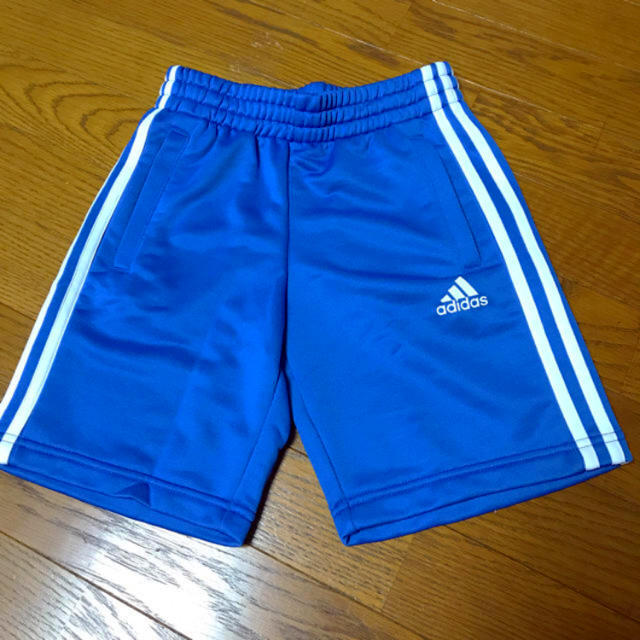 adidas(アディダス)のadidas  半ズボン キッズ/ベビー/マタニティのキッズ服男の子用(90cm~)(パンツ/スパッツ)の商品写真