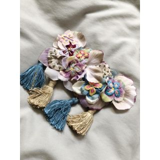 アッシュペーフランス(H.P.FRANCE)の花刺繍 タッセル付き バレッタ(バレッタ/ヘアクリップ)