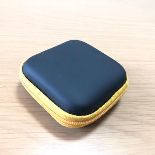 新品&送料無料✨ 小物ケース Airpods  常備薬 ハードケース(旅行用品)