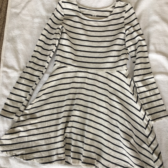 H&M(エイチアンドエム)のはりゆ様用 H&M  女児ワンピース(120~130)色違い2枚 キッズ/ベビー/マタニティのキッズ服女の子用(90cm~)(ワンピース)の商品写真