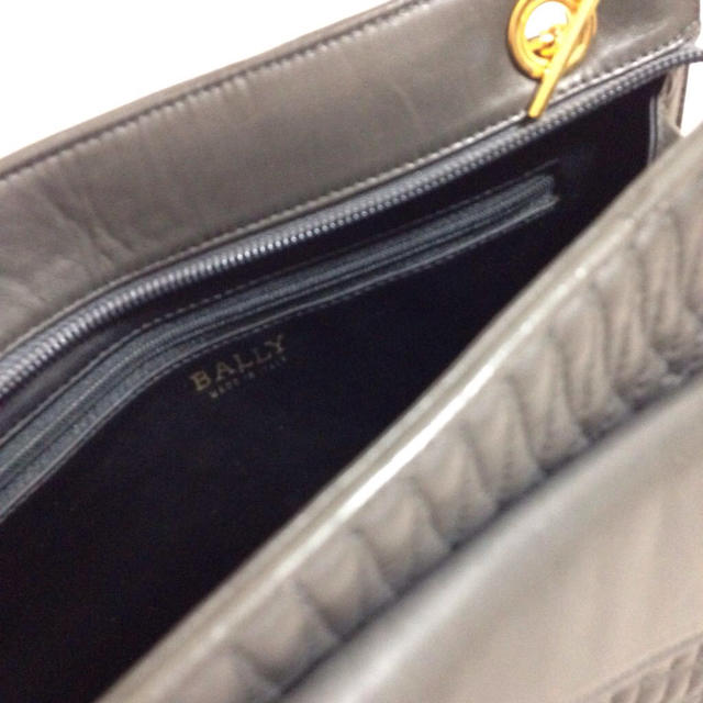 Bally(バリー)のキルティングレザーショルダーバック レディースのバッグ(ショルダーバッグ)の商品写真