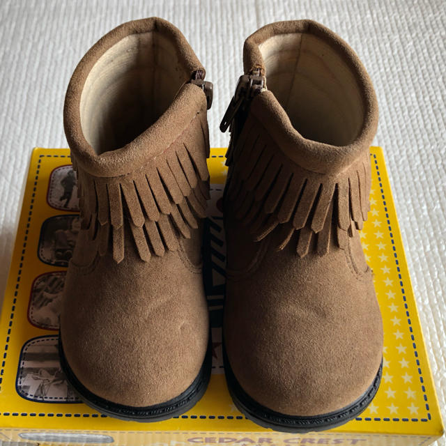 futafuta(フタフタ)のfutafuta フリンジブーツ キッズ/ベビー/マタニティのベビー靴/シューズ(~14cm)(ブーツ)の商品写真