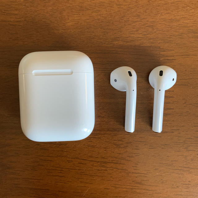 Apple(アップル)のApple AirPods スマホ/家電/カメラのオーディオ機器(ヘッドフォン/イヤフォン)の商品写真