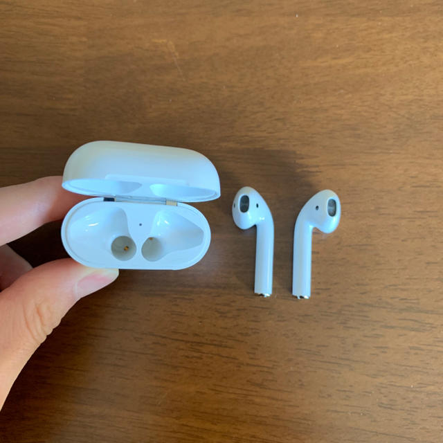 Apple(アップル)のApple AirPods スマホ/家電/カメラのオーディオ機器(ヘッドフォン/イヤフォン)の商品写真