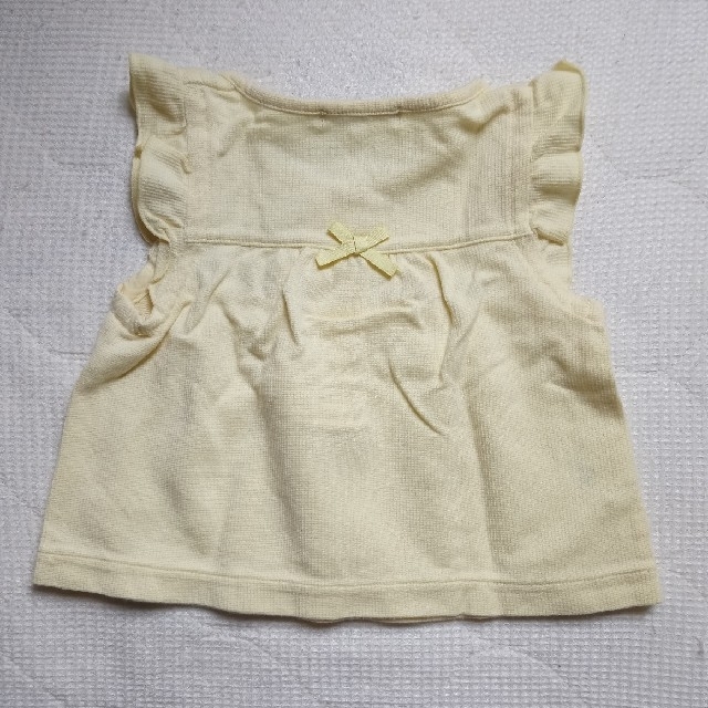 familiar(ファミリア)のファミリア 黄色カットソー 70センチ キッズ/ベビー/マタニティのベビー服(~85cm)(シャツ/カットソー)の商品写真