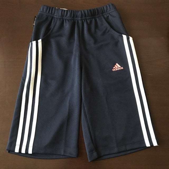 adidas(アディダス)の140㎝ ハーフパンツ ブラック×ピンク 130㎝  ネイビー×ライトブルー キッズ/ベビー/マタニティのキッズ服女の子用(90cm~)(パンツ/スパッツ)の商品写真