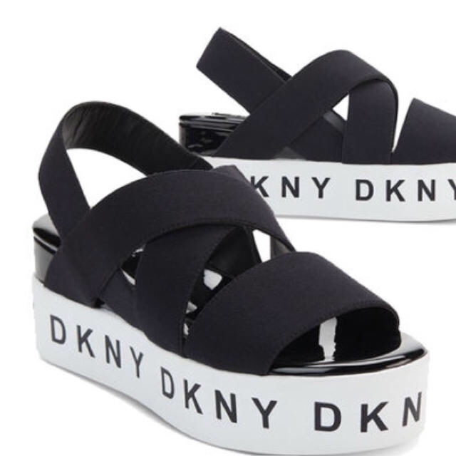 DKNY(ダナキャランニューヨーク)のALOHA様専用DKNY●Clare ロゴソールxクロスベルト 厚底サンダル レディースの靴/シューズ(サンダル)の商品写真