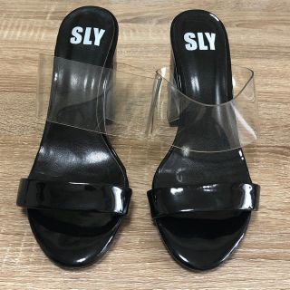 スライ(SLY)のSLYクリアサンダル(サンダル)