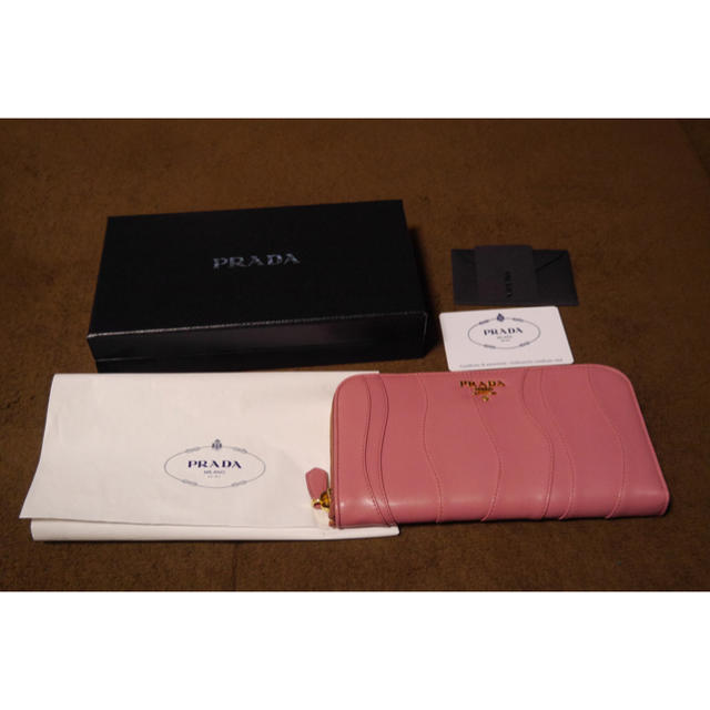 PRADA(プラダ)の【開封未使用品】プラダ 財布 ファスナー 1M0506 レディースのファッション小物(財布)の商品写真