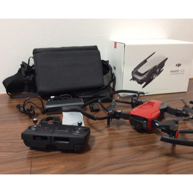 DJI マビック Mavic Air Fly More コンボ フレイムレッド エンタメ/ホビーのおもちゃ/ぬいぐるみ(ホビーラジコン)の商品写真