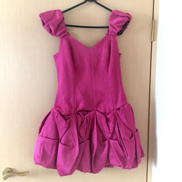 Lily Brown(リリーブラウン)の新品・タグ付き ピンクのパーティワンピ♡ レディースのワンピース(ミニワンピース)の商品写真