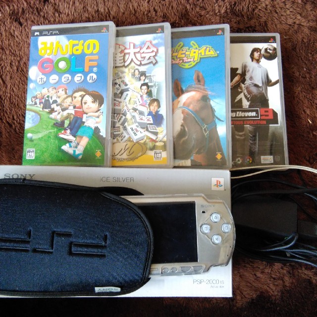 SONY(ソニー)のpsp-2000 IS  ice silver  psp2000  ソフト無し エンタメ/ホビーのゲームソフト/ゲーム機本体(携帯用ゲーム機本体)の商品写真