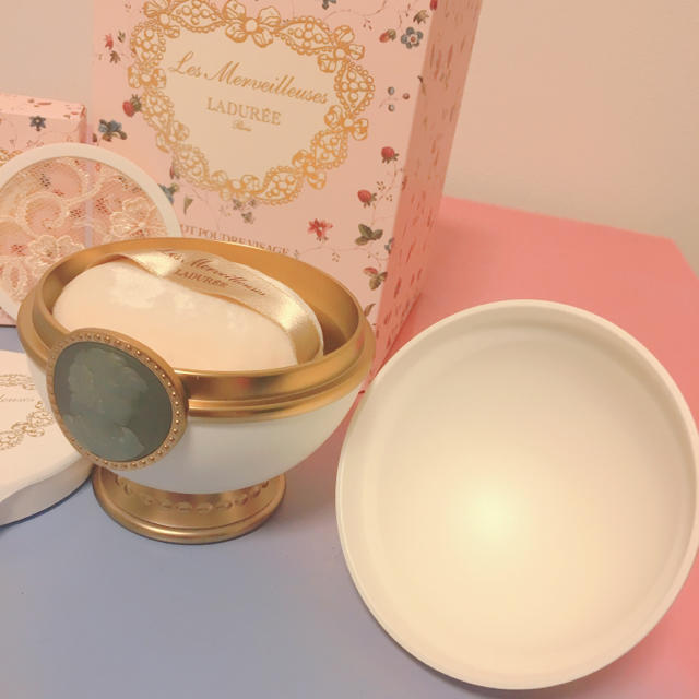 LADUREE(ラデュレ)のLADUREE❤️フェイスパウダー コスメ/美容のベースメイク/化粧品(フェイスパウダー)の商品写真