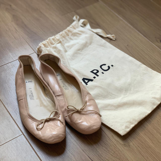 A.P.C(アーペーセー)のPORSELLI ベージュ 39  レディースの靴/シューズ(バレエシューズ)の商品写真