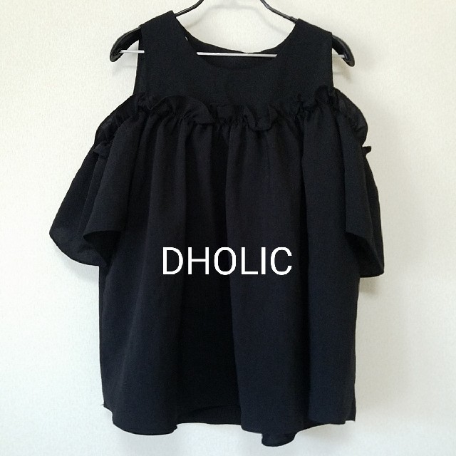 dholic(ディーホリック)のDHOLIC 肩出しトップス レディースのトップス(シャツ/ブラウス(半袖/袖なし))の商品写真