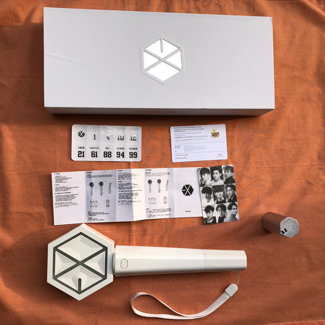 EXO(エクソ)のEXO OFFICIAL LIGHT STICK エンタメ/ホビーの声優グッズ(ペンライト)の商品写真