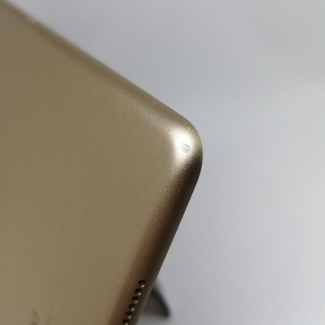 iPad(アイパッド)の【SIMフリー】Apple iPad Pro 9.7 32GB ゴールド スマホ/家電/カメラのPC/タブレット(タブレット)の商品写真
