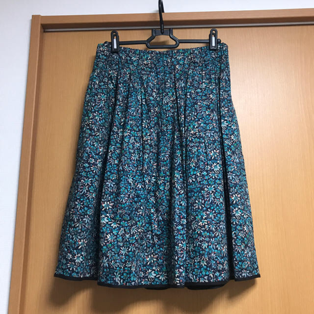 AMACA(アマカ)の三陽商会 アマカ  リバティ柄スカート 2.5万 レディースのスカート(ひざ丈スカート)の商品写真