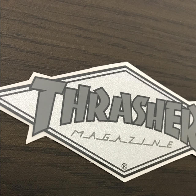 THRASHER(スラッシャー)の【縦4.8cm横10.2cm】THRASHER ステッカー 自動車/バイクのバイク(ステッカー)の商品写真