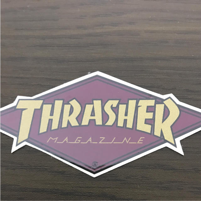 THRASHER(スラッシャー)の【縦4.8cm横10.2cm】THRASHER ステッカー 自動車/バイクのバイク(ステッカー)の商品写真