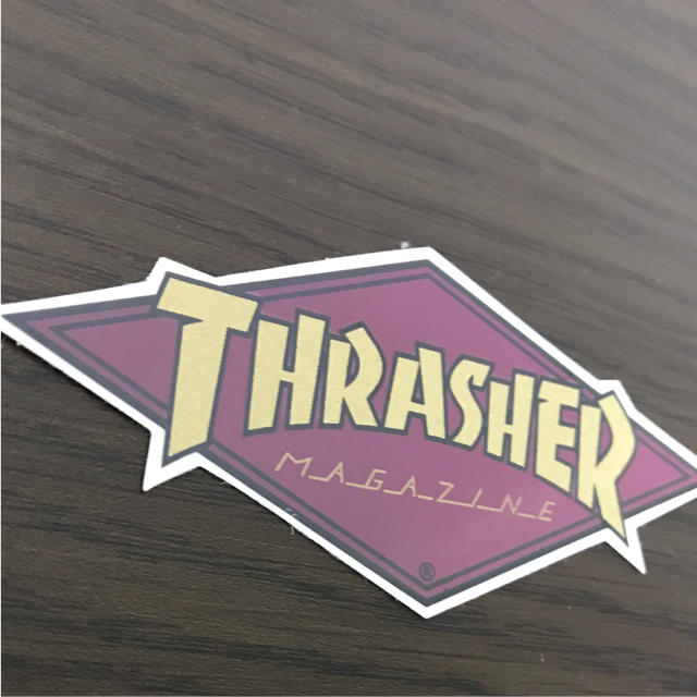 THRASHER(スラッシャー)の【縦4.8cm横10.2cm】THRASHER ステッカー 自動車/バイクのバイク(ステッカー)の商品写真