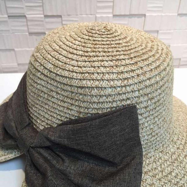 【在庫処分セール】麦わら帽子　UVカット　かわいいバックリボン付き☆新品 レディースの帽子(麦わら帽子/ストローハット)の商品写真