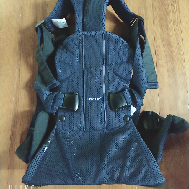 Baby carrier ONE KAI air　ワンカイエアー　ネイビーブルー