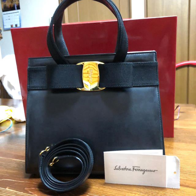 Ferragamo(フェラガモ)の最終値下げ‼️8日出品終了‼️フェラガモ 2ウェイバッグ 超美品 レディースのバッグ(ハンドバッグ)の商品写真