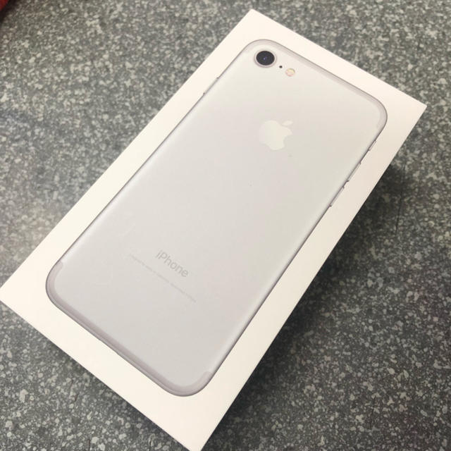 【p4】iPhone7 32GB UQモバイル 新品 シルバー