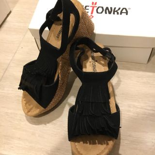 ミネトンカ(Minnetonka)のミネトンカ フリンジサンダル(サンダル)