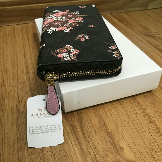 COACH(コーチ)のコーチ長財布 レディース 花柄 レディースのファッション小物(財布)の商品写真
