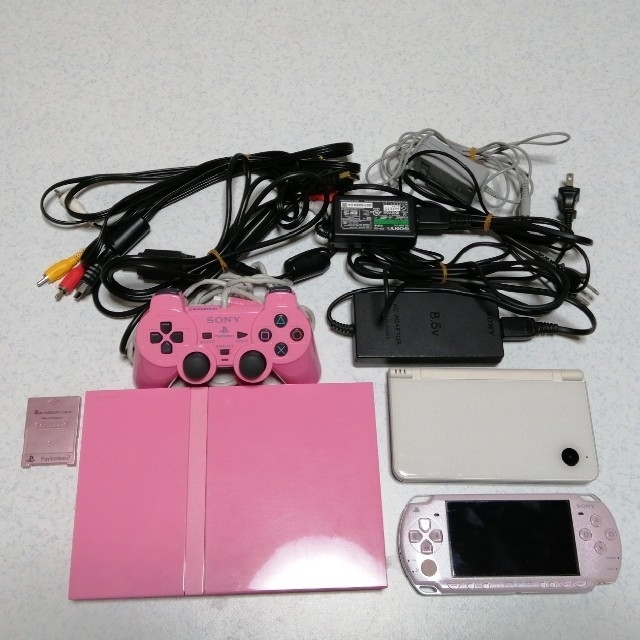 ＊あきら様専用＊　送料無料❥PS2・PSP・DSiLLセット✨限定ピンク有 エンタメ/ホビーのゲームソフト/ゲーム機本体(家庭用ゲームソフト)の商品写真