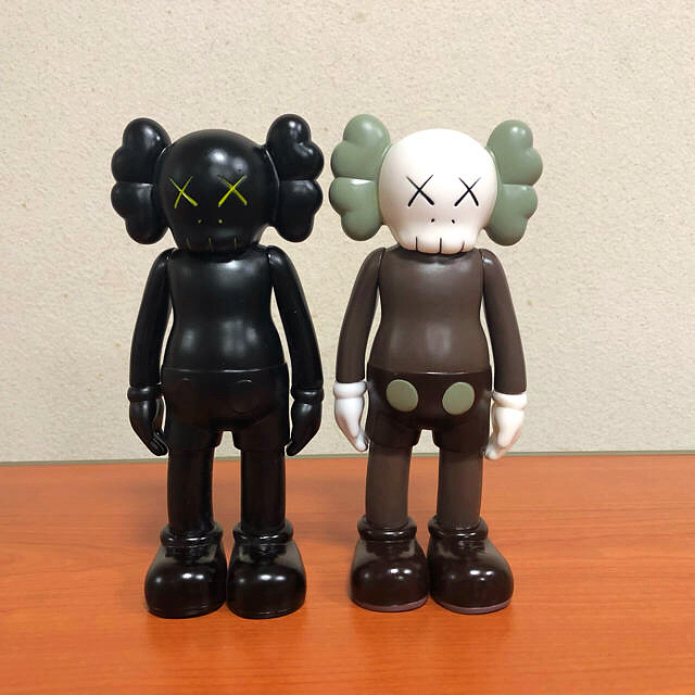 KAWS  カウズ フィギュア 2個セット