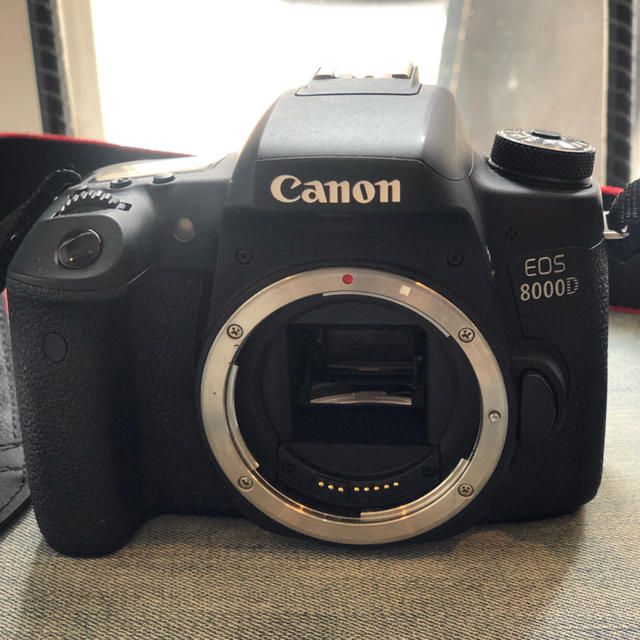 デジタル一眼Canon 8000D ボディ  美品